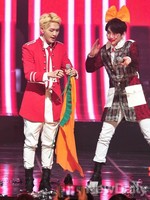 [포토]엠카운트다운, 낙서 엉망 키와 앵콜 도중 주섬주섬 샤이니 온유