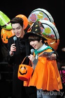 [포토]엠카운트다운, 팬여러분에게 사탕 주려구요! 귀여운 유승우