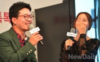 [포토]김준호 입담에 활짝 웃는 김태희