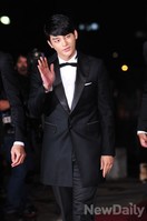 [포토]대종상영화제 서인국, 레드카펫 즐기는 여유로운 모습