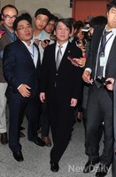 [포토]기자회견장 떠나는 안철수 의원