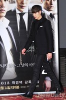 [포토]친구2, 블랙수트 입고 입장하는 김우빈