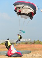 [포토]정확한 착지, 제로에 다가가는 특전사