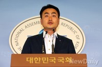[포토]통합진보당 해산심판 청구안 통과에 발끈하는 홍성규 대변인