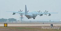 [포토]가볍게 이륙하는 C-130