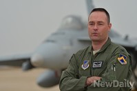 [포토]맥스썬더 훈련 관련 인터뷰하는 키모시 부단장