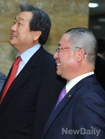 [포토]김무성-오병윤, '어색한 두 의원'