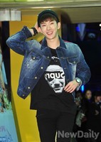 [포토]결혼전야VIP, 쑥스러운 표정의 조권