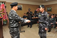 [포토]사령관 이취임식 갖는, 북한인민해방전선