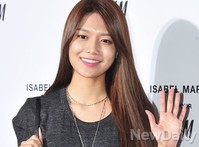 [포토]이자벨마랑 팝업 스토어 찾은 소녀시대 수영