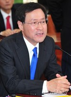 [포토]의원들의 질문에 답변하는 김진태 검찰총장 후보자