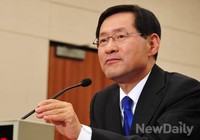 [포토]질문에 답변하는 김진태 검찰총장 후보자