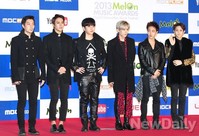 [포토]멜론뮤직어워드 찾은 비스트 블랙 깔맞춤