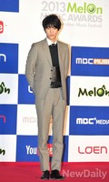 [포토]멜론뮤직어워드, 수트 차림 돋보이는 모델 출신 연기자 성준