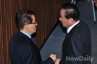 [포토]대화 나누는 '박지원-서청원'의원