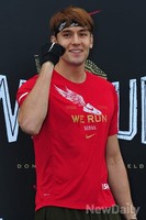 [포토]한파에도 반팔입고 화이팅하는 줄리엔 강