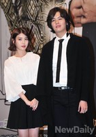 [포토]예쁜남자, 아이유-이장우 맞춘 듯  블랙 앤 화이트