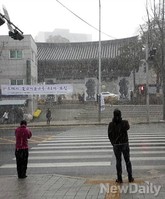 서울 첫 눈온다더니 강남 지역엔 햇빛만..