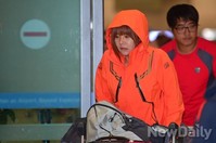 [포토]다소 긴장한 표정으로 입국한 이연두