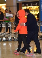 [포토]공항빠져나가는 이연두, 걱정끼쳐 죄송