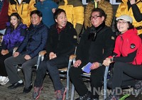 [포토]네버엔딩드림 프로젝트, 설레발마운틴 회원들과 웃고있는 김규리-이문세