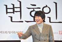 [포토]변호인, 엠씨 가리키며 웃는 송강호