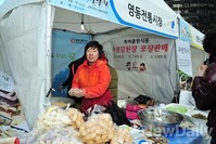 [포토]서울 전통시장 박람회, 과자 한번 드셔보시고 가세요!
