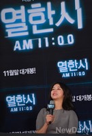 [포토]영화본 김옥빈 감독에게 감사포옹