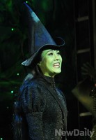 [포토]위키드, 초록색 피부와 까만 고깔모자 마녀로 분한 옥주현