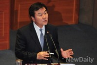[포토]답변하는 신제윤 금융위원장