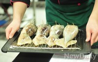 [포토]군대 최고 요리왕 대회, 완성되기 전 반질반질 윤이 나는 오징어