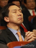 [포토]생각에 잠긴 새누리당 김기현 정책위의장