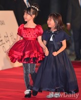 [포토]청룡영화상 이레-갈소원, 예쁜 드레스 차려입은 꼬마 숙녀들