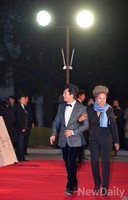 [포토]청룡영화제, 환한미소로 등장하는 인순이