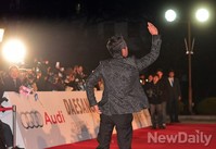 [포토]청룡영화제, 팬들에게 화끈한 팬서비스 한 류승룡