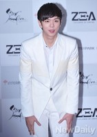 [포토]제국의아이들 문준영,  예의바른 폴더인사