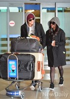 [포토]'문근영-김범' 공식커플 확인, 인천공항으로 동시 귀국