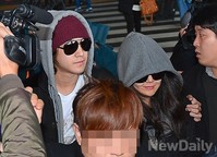 [포토]짙은선글라스 쓰고 동시 귀국 '문근영-김범'