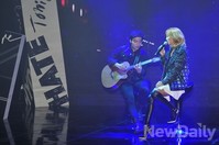 [포토]효린, 어쿠스틱 선율 돋보이는 솔로무대