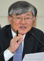 [포토]의원들의 질의에 답하는 '이은철' 원자력 안전위원장