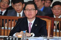 [포토]질의듣고 있는 이성한 경찰청장