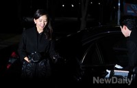 [포토]김희애, '소녀같은 입장~어딜 봐서 아줌마?'