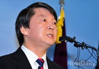 [포토]기자회견 가지는 무소속 '안철수' 의원