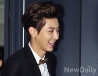 [포토]엑소의 쇼타임, 입장하는 찬열의 해맑은 미소