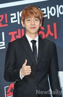 [포토]엑소의 쇼타임, 백현의 쑥스러운 엄지 손가락