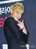 [포토]엑소의 쇼타임 타오, 사나운 눈매에서 나오는 귀여운 애교