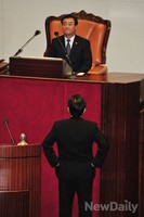 [포토]항의하는 전병헌 민주당 원내대표