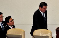 [포토]강창희 국회의장에게 항의하는 전병헌 원내대표