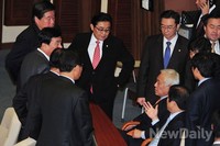 [포토]대책 논의 하는 민주당 의원들