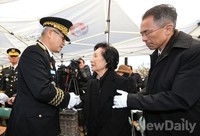 [포토]故채명식 장군 안장식에 참석한 권오성 장군